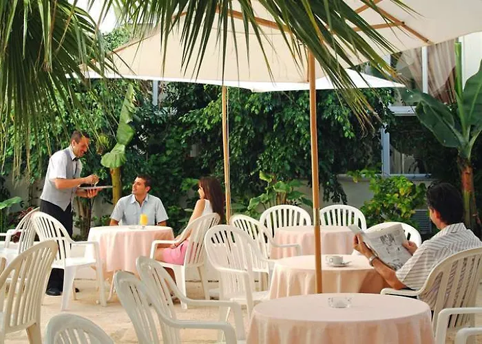 Internacional Hotel 2*